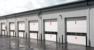 Portes de garage 16’ x 14’, Entrepôt de service