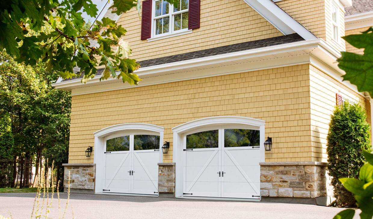 Princeton P-22, 9' x 7', Ice White doors and overlays, Arch Overlay with Clear Panoramic windows