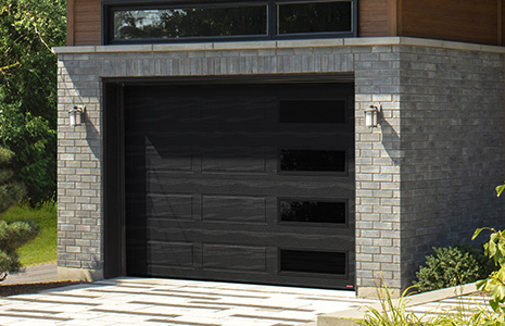 Modern house with garage door Standard+ Shaker-Modern XL, 12' x 8', Black, window layout: Right-Side Harmony with Black Satin glass