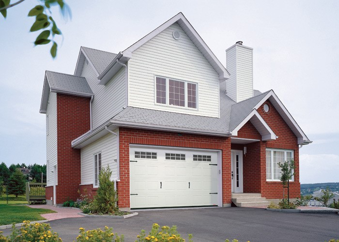 Acadia 138, Carriage House SP model, 14’ x 8’, Ice White, Orion 8-lite windows