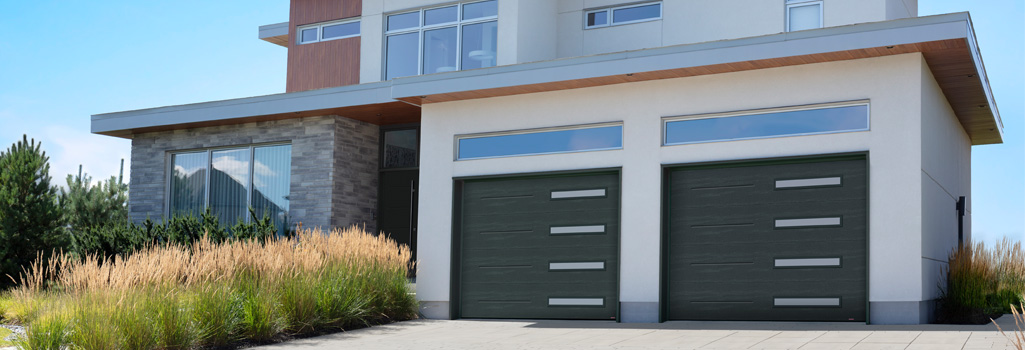 Porte de garage Garaga : Standard+ Vog, 10' x 8', Minerai de fer, fenestration Harmonie droite, fenêtres Étroite avec verre Sablé blanc