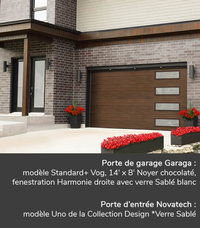 Portes de garage GARAGA | Standard+ Vog, 14' x 8' Noyer chocolaté, fenestration Harmonie droite avec verre Sablé blanc | Porte d'entrée Novatech