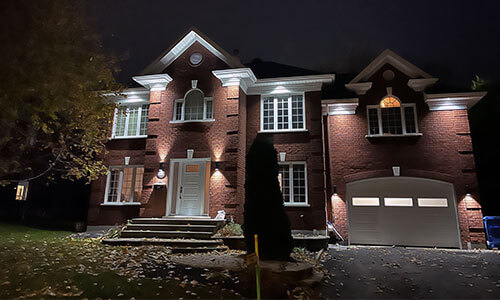 Standard+ Shaker-Modern XL garage door, 12' x 8', Ice White, Panoramic windows with White Sandblasted glass