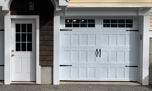 Porte de garage Standard+ Shaker-Plat Petit, 8' x 7', Blanc glacier, fenêtres clair Orion 8 carreaux