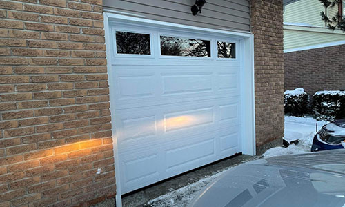 Porte de garage Acadia 138 Classique MIX, Blanc glacier, fenêtres Clair