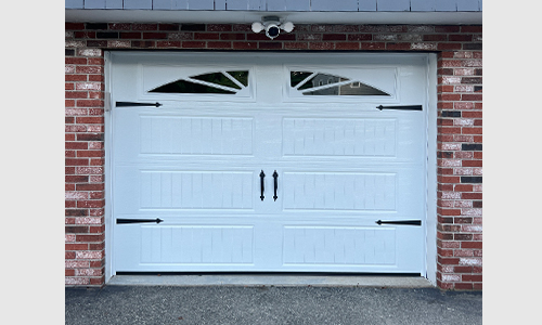 Acadia 138 North Hatley LP garage door, 9' x 6'6'', Ice White, Williamsburg Clear windows