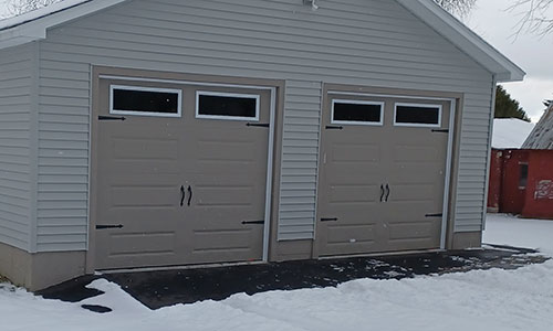 Portes de garage Regal N24C Classique XL, 9' x 8', Blanc glacier, fenêtres Clair