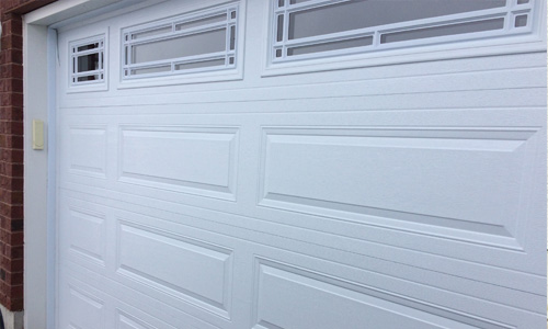 House with Classic MIX garage door, 16' 1'' x 7', Ice White, windows with Prairie Inserts
