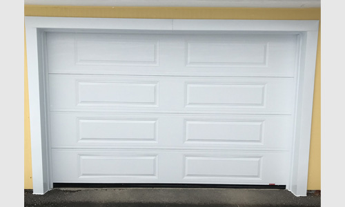 House with Classic XL garage door, 9' 11'' x 6' 3'', Ice White