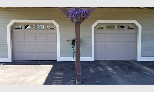 Portes de garage Standard+ Shaker-Plat CC, 8' x 7', Argile, fenêtres avec Appliques Williamsburg