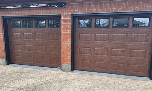 Portes de garage Standard+ Classique CC, 9' x 7', Noyer américain Similibois, fenêtres Clair