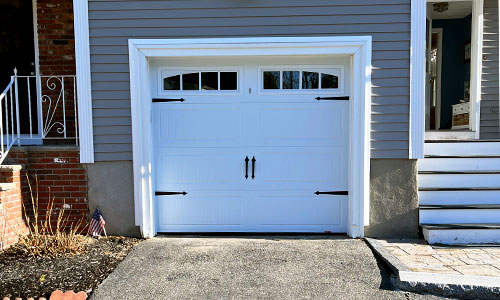Porte de garage Acadia 138 North Hatley LP, 8' x 7', Blanc glacier, fenêtres Clair avec applique Arche Richmond