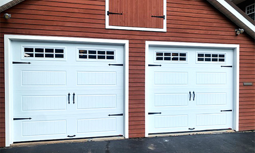 Porte de garage Acadia 138 North Hatley LP, 9' x 8', Blanc glacier, fenêtres Clair avec applique Stockton 