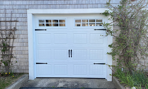 Acadia 138 North Hatley SP garage door, 9' x 7' 6'', Ice White, Clear windows