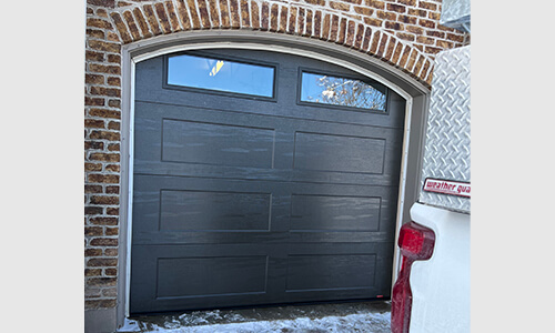 Porte de garage Standard+ Shaker-Plat XL, 9' x 8', Brun commercial, fenêtres Clair
