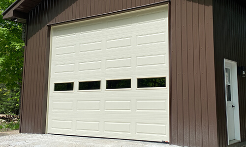 Porte de garage Standard+ Classique XL, 16' x 12', Sable, fenêtres Clair
