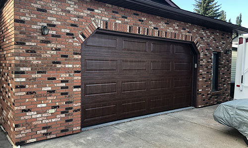 Porte de garage Standard+ Classique XL, 16' x 8', Noyer américain Faux bois