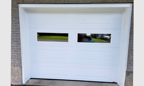 Standard+ Classic XL garage door, 9' x 7', Blanc glacier, fenêtres Clair