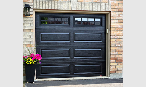 Portes de garage Acadia 138 Classique XL, 8' x 7', Noir, fenêtres Clair avec Applique Stockton