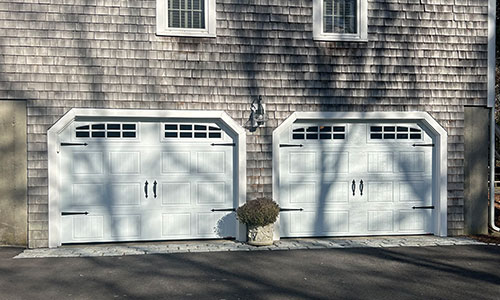 Acadia 138 North Hatley SP garage door, 9' x 6' 6'', Ice White, windows with Double Stockton Arch Inserts