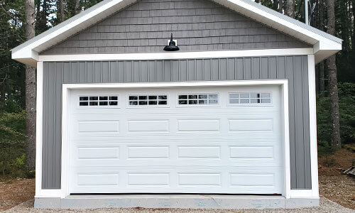 Porte de garage Acadia 138 Classique XL, 16' x 8', Blanc glacier, fenêtres clair, applique Stockton en Blanc