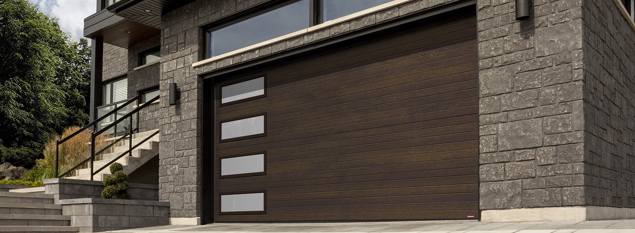 Standard+ Moderno Multi, 16' x 8', Chocolate Walnut, window layout: Left-side Harmony