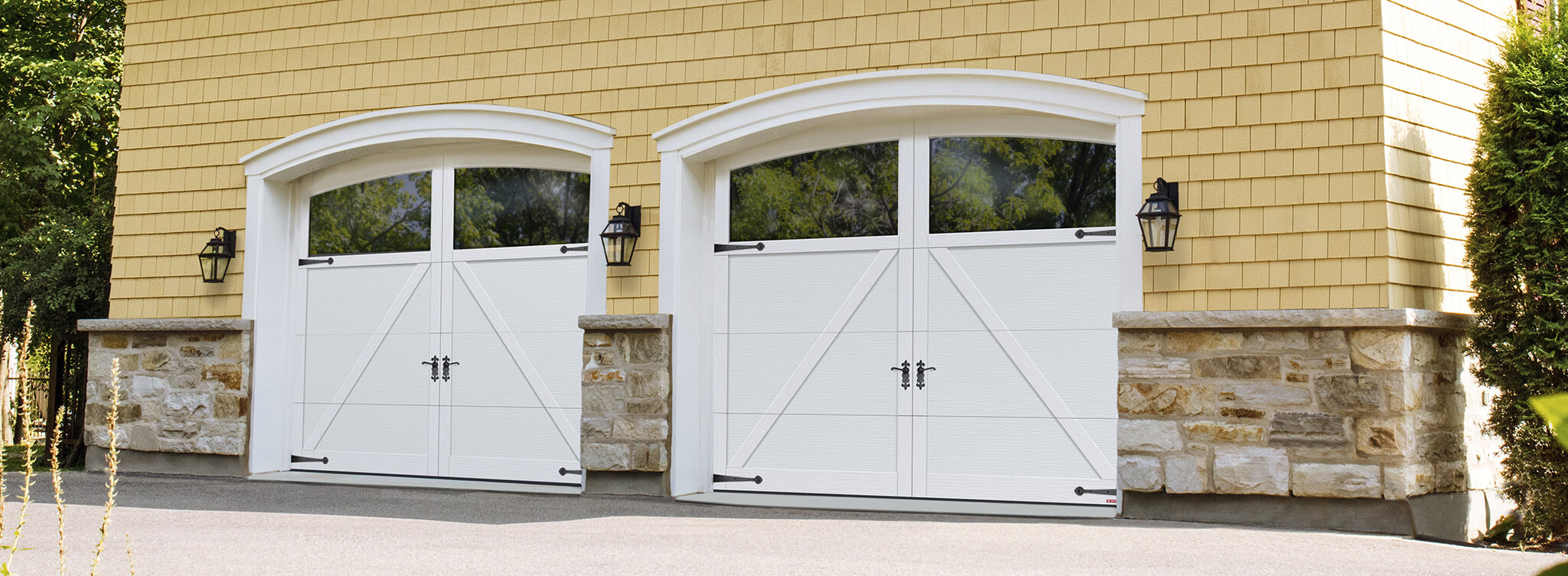Princeton P-22, 9’ x 7', Ice White doors and overlays, Arch Overlay with Clear Panoramic windows