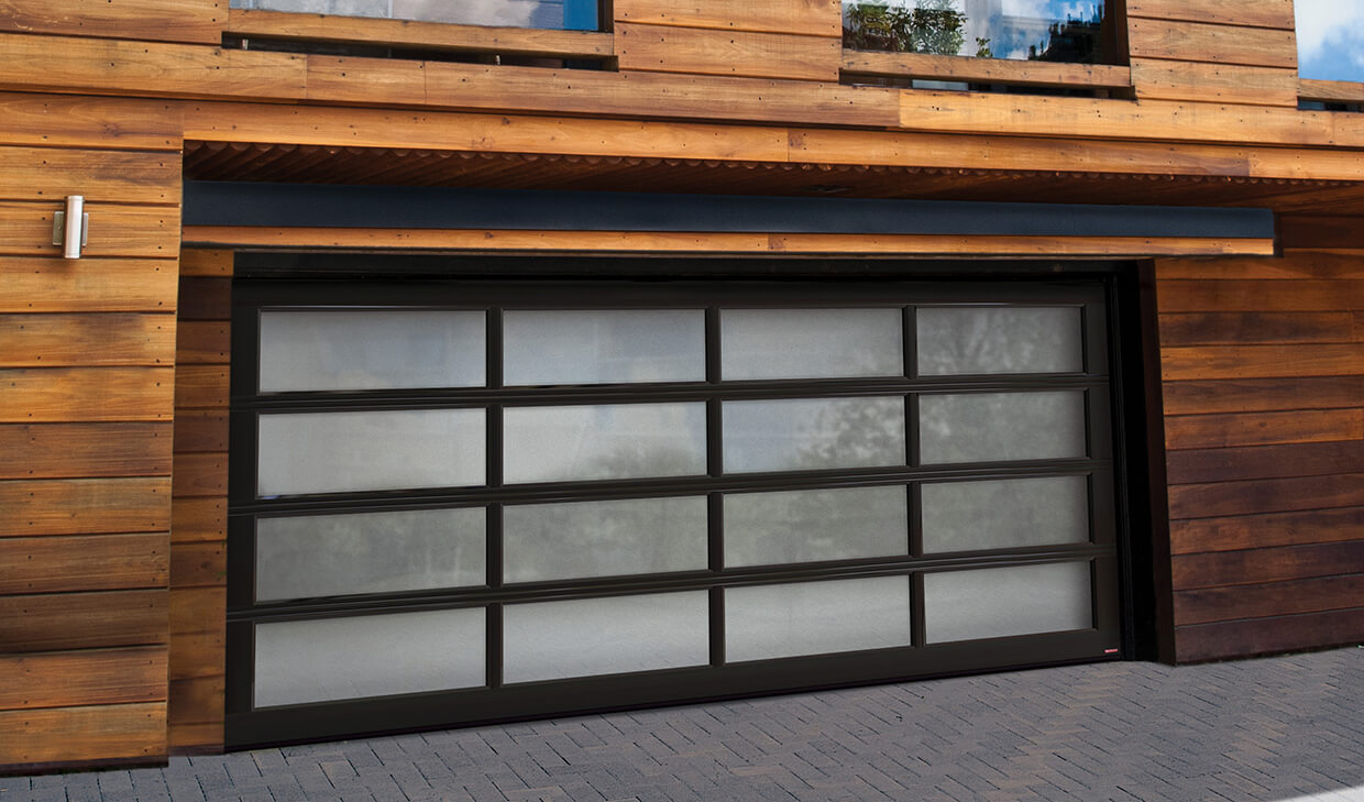California, 16' x 7', Black aluminum frame, Satin glass