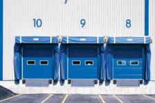 Portes de garage commerciales : plus elles sont de grandes dimensions, plus vous avez besoin d’un expert!