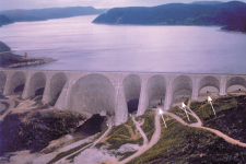 Photo du spectaculaire barrage Manic-5 et du Réservoir Manicouagan