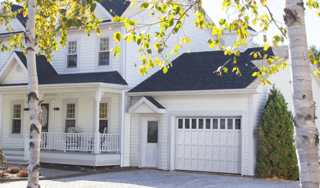 Cambridge CS, 10' x 7', Ice White door and overlays, Panoramic Clear windows