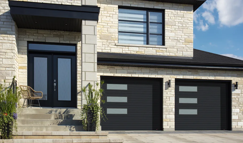 Moderno Multi, 9' x 7', Black, Left-side Harmony Fluid glass