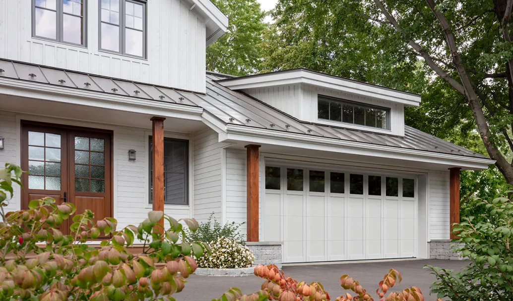 Princeton P-31, 18' x 8', Ice White door and overlays, Panoramic windows with Clear glass
