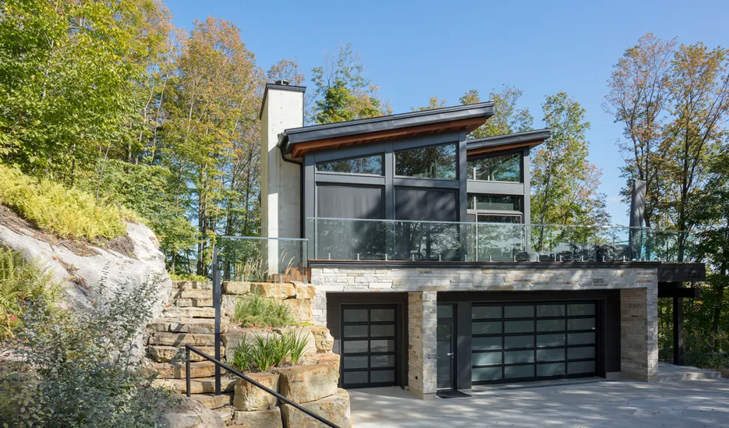 California, 6' x 8' 6" et 16' x 8' 6", profilé d’aluminium Noir, verre Sablé blanc