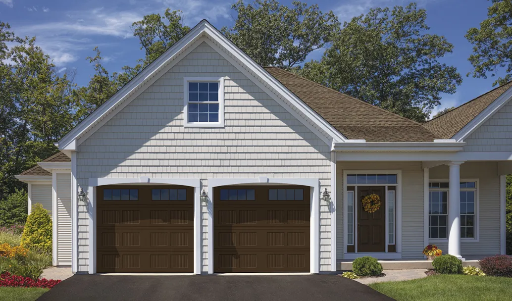 Shaker-CS Court, 9' x 8', Brun, fenêtres avec Appliques Richmond