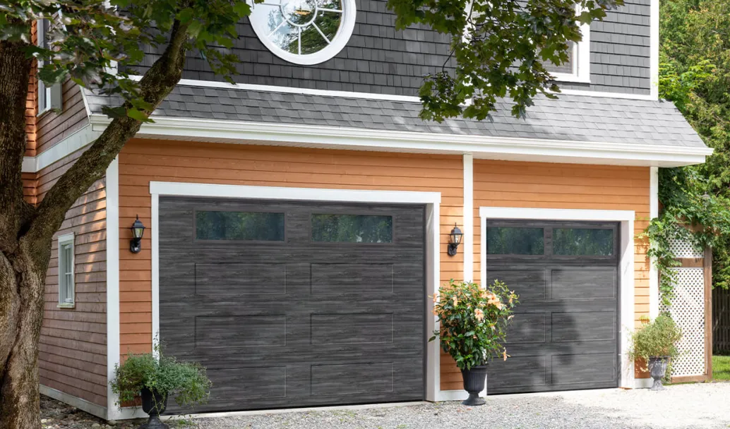 Vantage Shaker-Plat Long, 10' x 8' et 7'6" x 7', Gris patiné Faux bois, fenêtres Clair