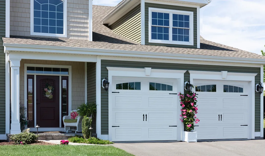 Vantage Shaker-Latte Quatre, 9' x 8', Blanc, fenêtres avec Appliques Arche Richmond