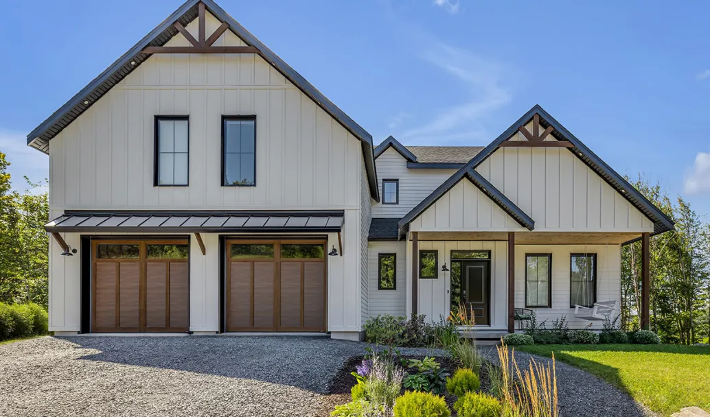 Eastman E-12, 9' x 8', portes et moulures Noyer chocolaté Faux bois, fenêtres Clair