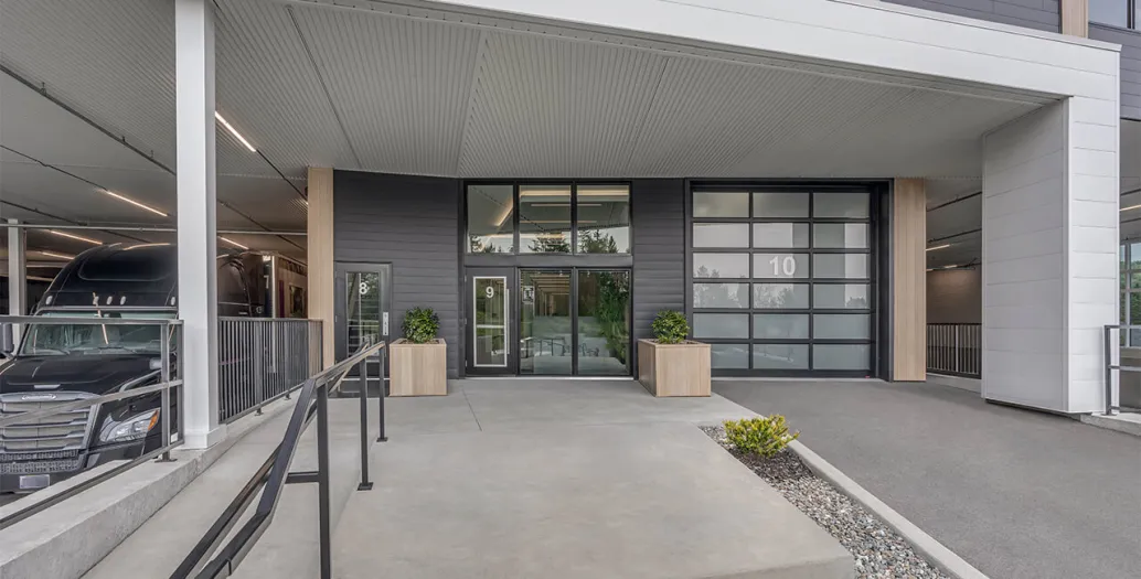 G-4400, 12' x 12', Black Extrusions, White Sandblasted Windows