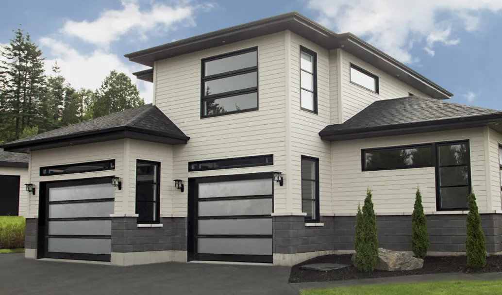 California, 9' x 7', Black aluminum frame, Satin glass