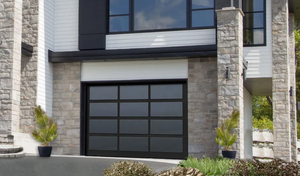 California, 10' x 7',  Black aluminum frame, Satin glass