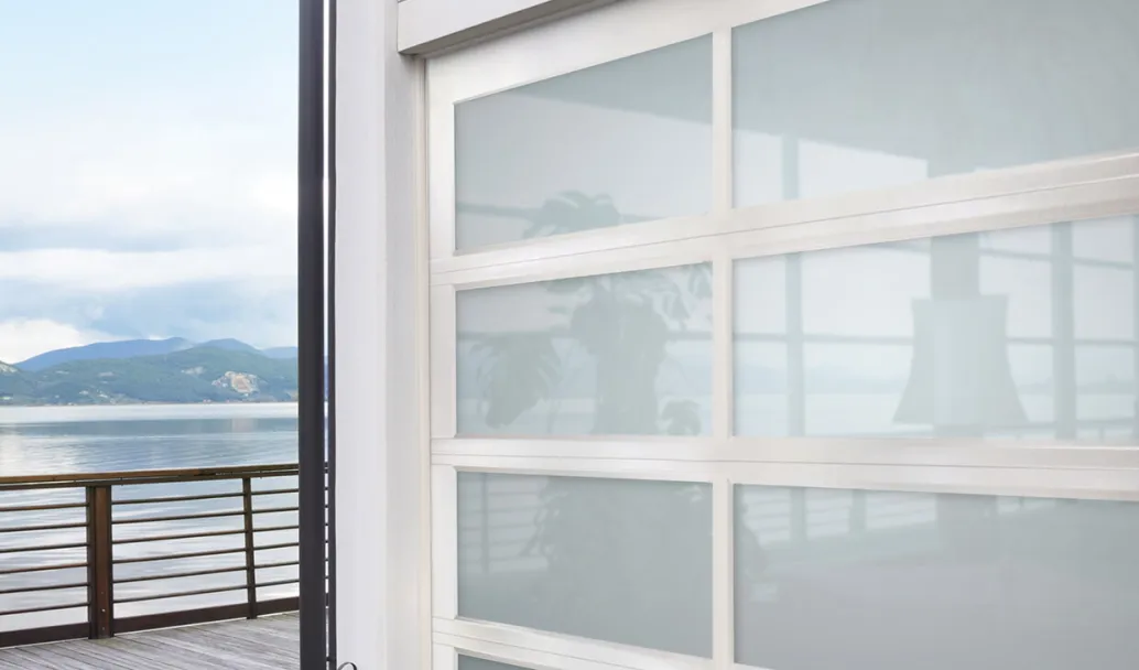 California, 8' x 7', White aluminum frame, Satin glass