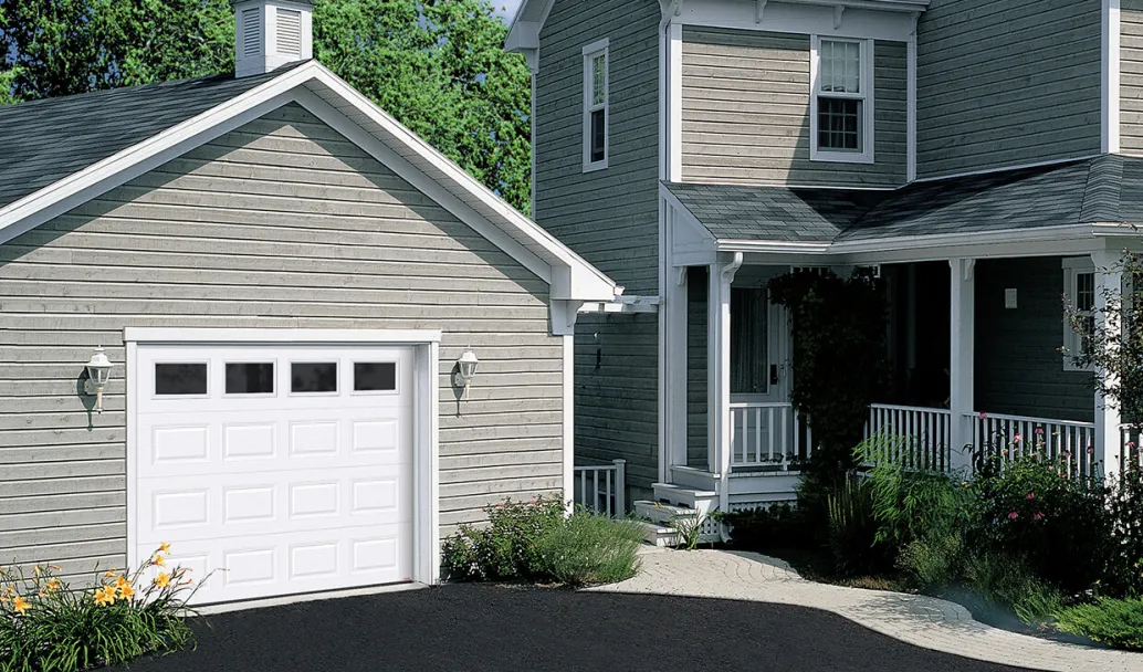 Classic CC, Ice White, 9' x 7', Clear windows