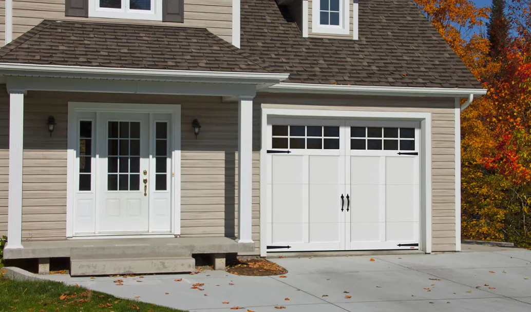  Eastman E-12, 9' x 7', Ice White door and overlays, Panoramic 8 lite windows