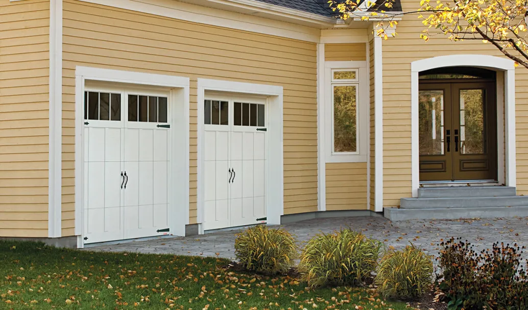 Eastman E-13, 9' x 7', Ice White doors and overlays, Panoramic 4 vertical lite windows