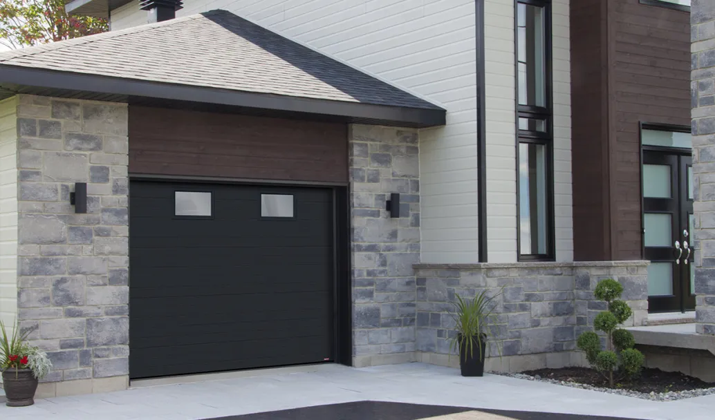 Moderno Multi, 9' x 7', Black, Clear windows