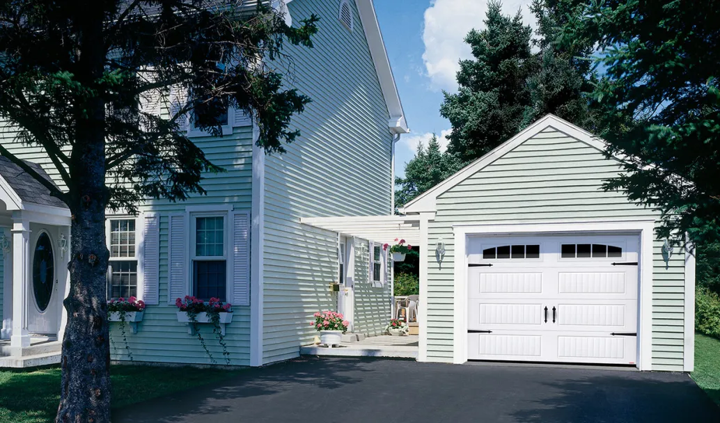 North Hatley LP, 9' x 7', Ice White, windows with Richmond Arch Inserts