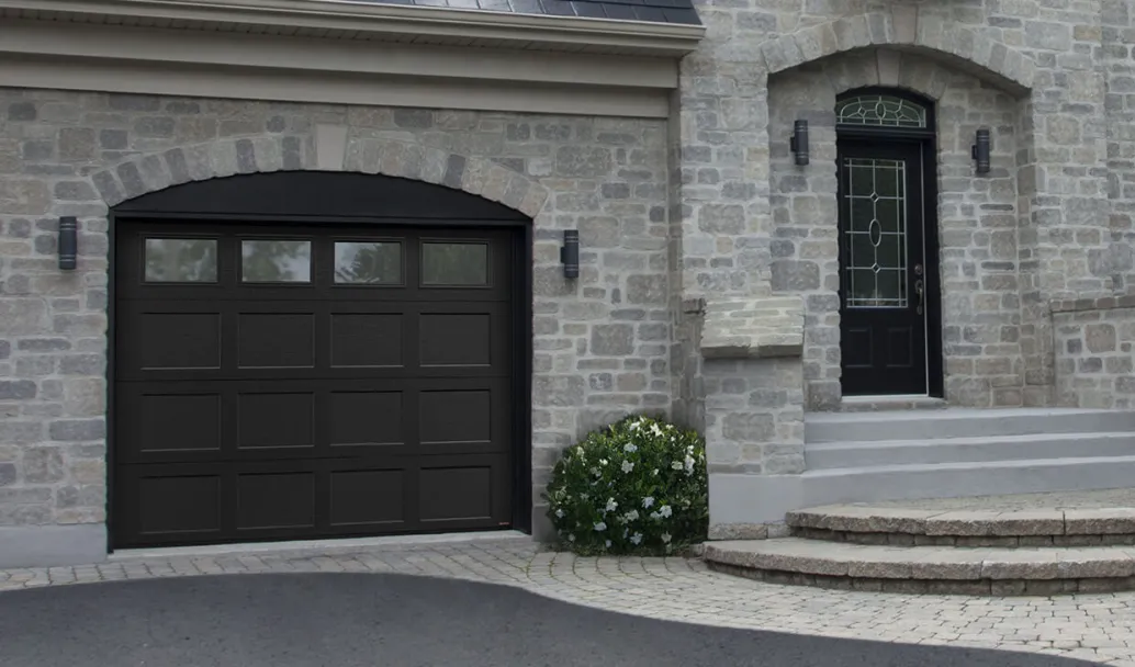 Shaker CC, 9' x 7', Black, Clear windows