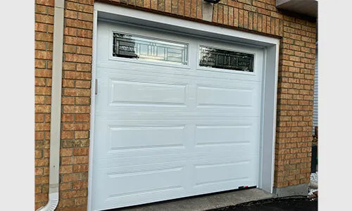 Porte de garage Standard+ Classique XL, 8' x 7', Blanc glacier, fenêtres Cachet