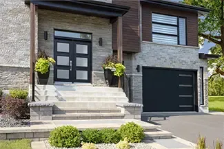 Vantage Moderno Echo, 12' x 8', Black Ice, window layout: Right-side Harmony, Slim windows with Tinted glass